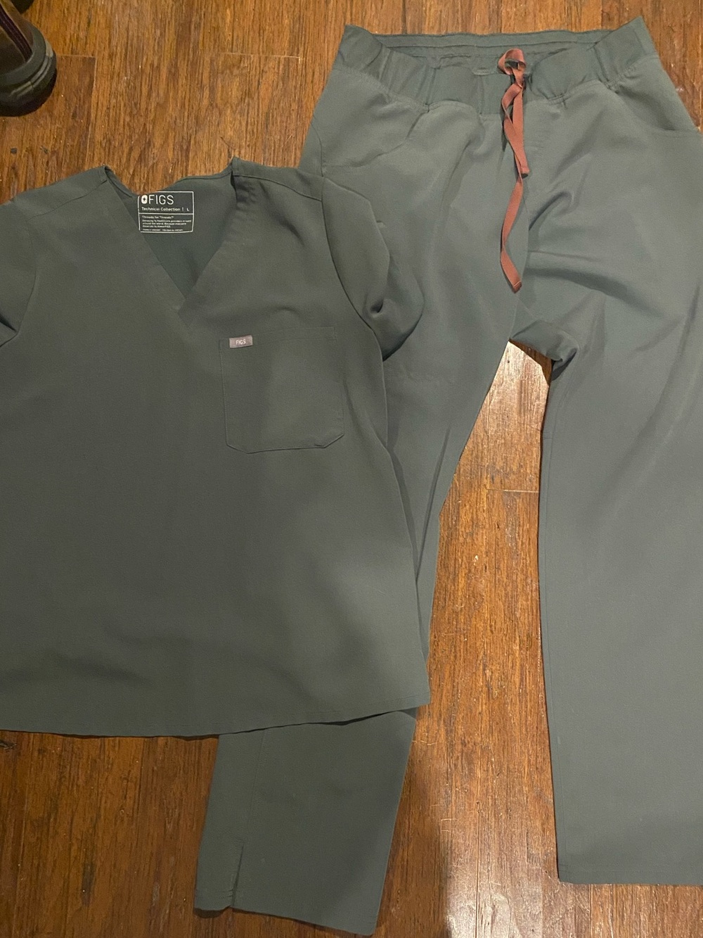 Figs women’s scrubs